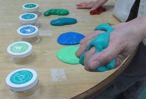 手指伸不直是什么原因 手指伸不直是什么原因