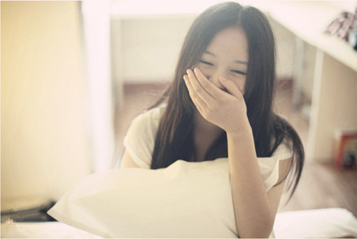 笑到肚子疼是怎么回事正常嗎 笑到肚子疼是怎么回事正常嗎