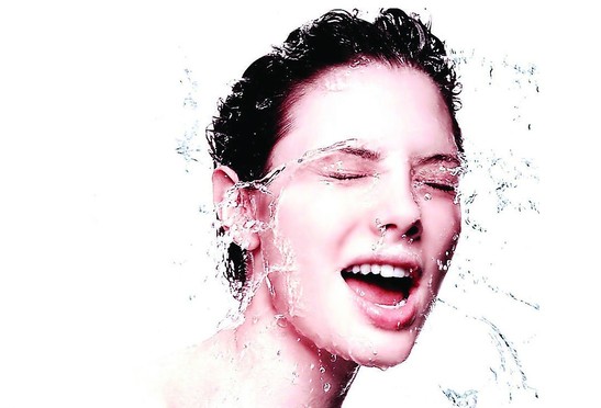 新奇的真空吸管祛斑法 新奇的真空吸管祛斑法