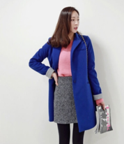 藍(lán)色大衣配什么內(nèi)搭 藍(lán)色大衣配什么內(nèi)搭