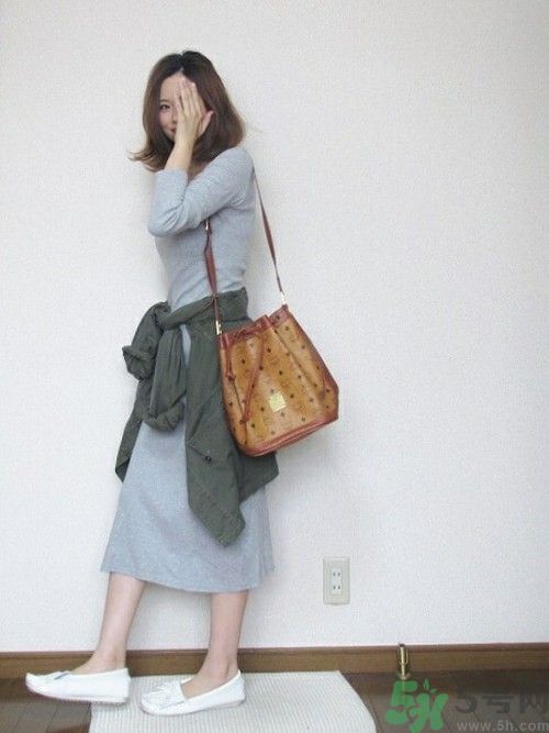 媽咪搭配 不會(huì)太過休閑的4個(gè)大人穿搭方式 媽咪搭配 不會(huì)太過休閑的4個(gè)大人穿搭方式