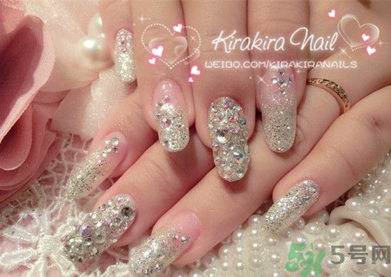 美甲新體驗(yàn) 美甲新體驗(yàn)