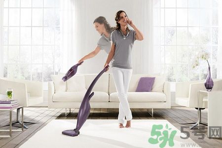 過年大掃除 美女教你暖身運(yùn)動(dòng)很有效 過年大掃除 美女教你暖身運(yùn)動(dòng)很有效