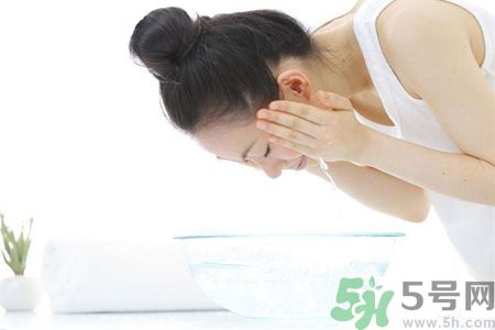 抗皺好方法 這樣的洗臉肌膚更加細(xì)嫩 抗皺好方法 這樣的洗臉肌膚更加細(xì)嫩