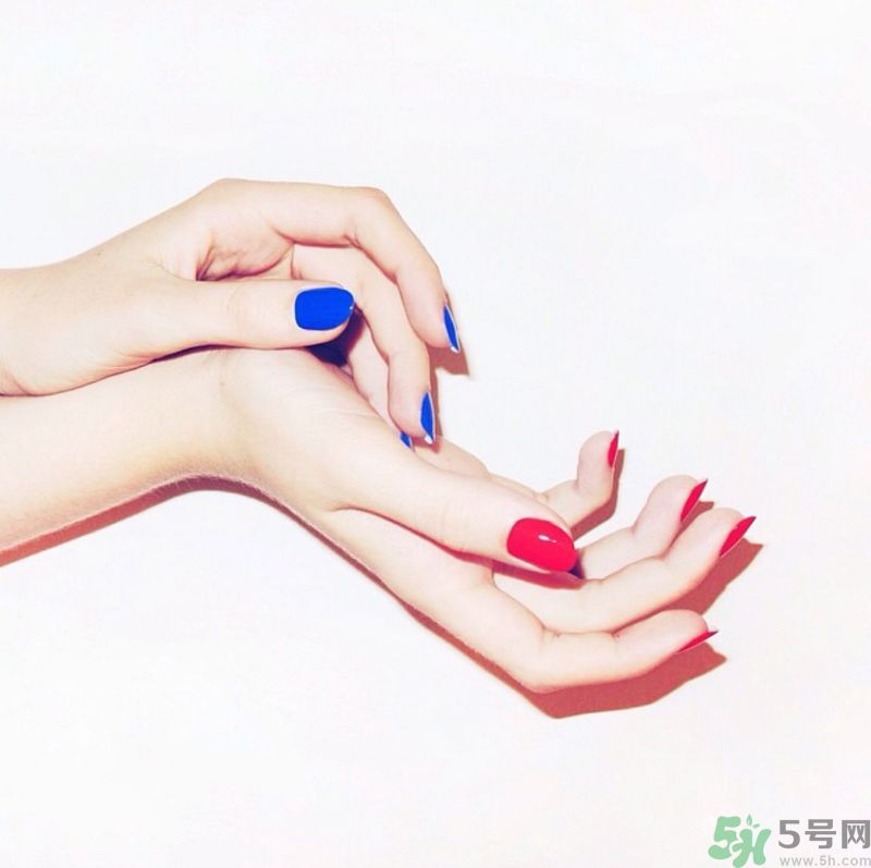 春節(jié)讓紅色指甲時(shí)髦的技巧方法 春節(jié)讓紅色指甲時(shí)髦的技巧方法