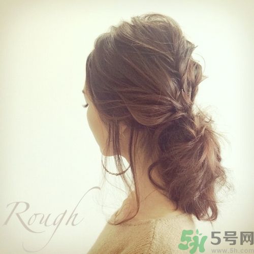 女士蓬松發(fā)型推薦 女士蓬松發(fā)型推薦