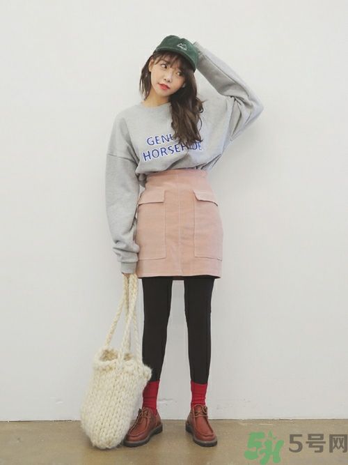 冬季穿搭術(shù) 性感又休閑的包裙搭配 冬季穿搭術(shù) 性感又休閑的包裙搭配