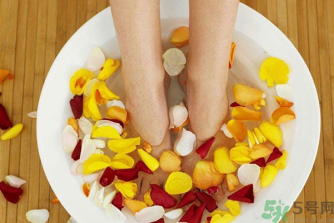 生姜泡腳有什么好處?生姜泡腳的功效與作用 生姜泡腳有什么好處?生姜泡腳的功效與作用