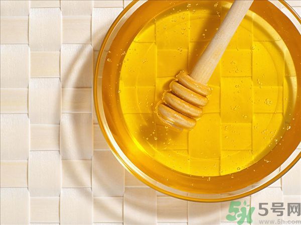 花粉過敏能吃蜂蜜嗎？花粉過敏可以喝蜂蜜嗎？