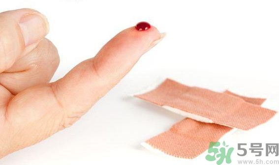 菠蘿和香蕉可以一起吃嗎？菠蘿可以做湯嗎？