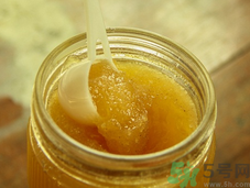 喝蜂蜜水可以排毒嗎?蜂蜜水真的能排毒嗎.png 喝蜂蜜水可以排毒嗎?蜂蜜水真的能排毒嗎.png