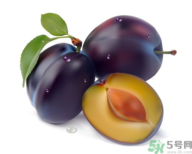 1.保養(yǎng)皮膚：水果中含豐富的抗氧化物質(zhì)維生素E和微量元素，可以滋養(yǎng)皮膚，其美容效果可不是一般的化妝品可比的。