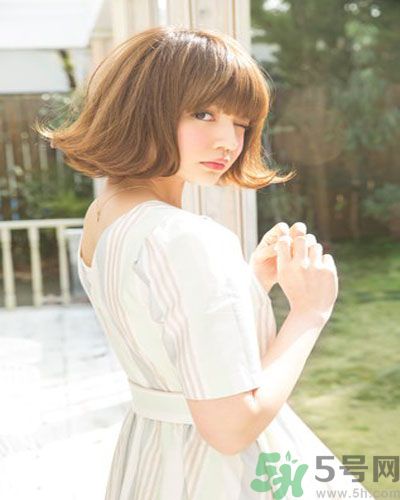 發(fā)尾往外翹怎么辦?3秒讓你成為時尚可愛的外卷造型 發(fā)尾往外翹怎么辦?3秒讓你成為時尚可愛的外卷造型