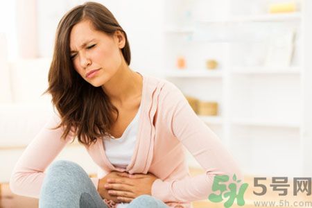 月經(jīng)不舒服怎么辦？幫助女友調(diào)理月經(jīng)不適的好方法