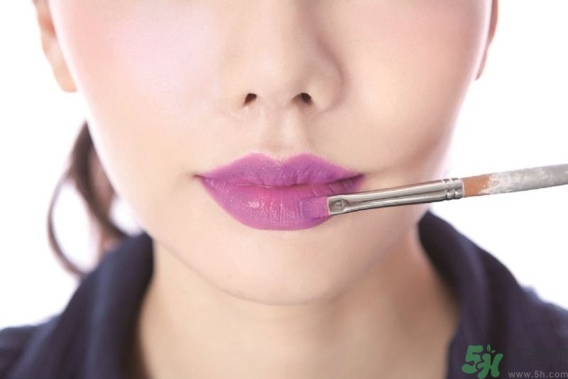 如何打造女人味妝容?桃紫色唇膏mix唇蜜 如何打造女人味妝容?桃紫色唇膏mix唇蜜