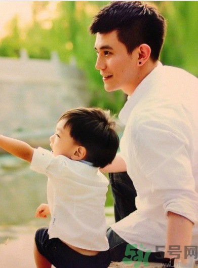 爸爸能單獨(dú)照顧寶寶嗎？爸爸怎樣照顧寶寶？