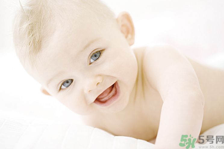 爸爸能單獨(dú)照顧寶寶嗎？爸爸怎樣照顧寶寶？