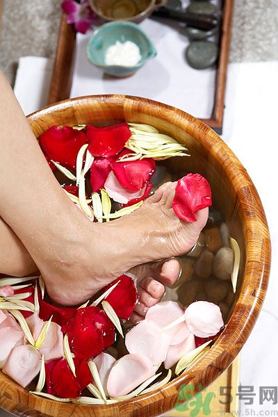 吃晚飯后多久可以泡腳？晚飯后泡腳好嗎？