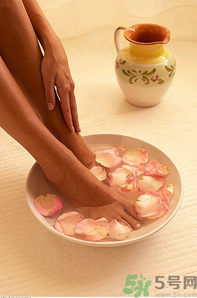 吃晚飯后多久可以泡腳？晚飯后泡腳好嗎？