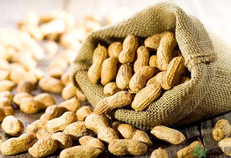 花生皮能不能吃？花生能和螃蟹一起吃嗎？