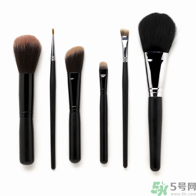 怎樣化妝不傷皮膚？化妝對(duì)皮膚有傷害嗎？