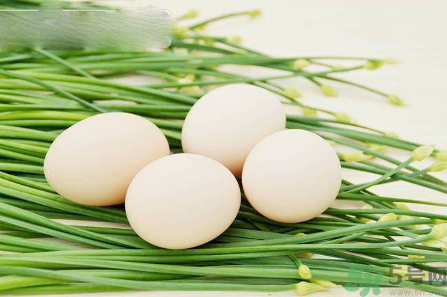 雞蛋能和牛奶一起吃嗎？雞蛋不能和什么一起吃？