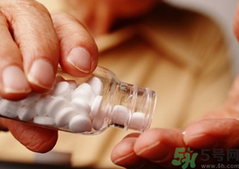 胃潰瘍的早期癥狀有哪些？胃潰瘍的癥狀有哪些？