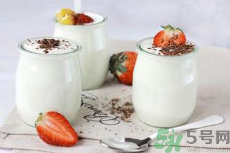 菠蘿可以和酸奶一起吃嗎？菠蘿和酸奶能一起吃嗎？