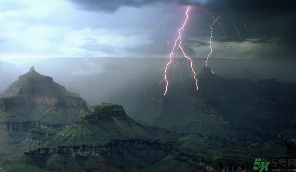 一家人掃墓遭雷擊是怎么回事？出行怎樣避雷？