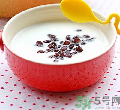 牛奶和酸奶哪個(gè)更加健康？牛奶和酸奶哪個(gè)更好？