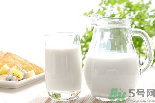 牛奶和酸奶哪個(gè)更加健康？牛奶和酸奶哪個(gè)更好？