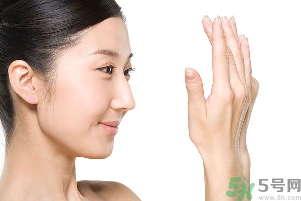 臉出油怎么辦？臉上很油怎么辦？