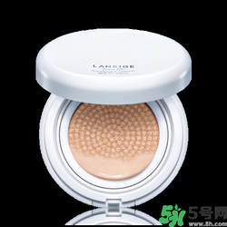 蘭芝氣墊bb13號(hào)跟21號(hào)哪個(gè)更白？蘭芝氣墊bb色差大嗎？