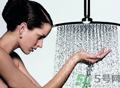 早上和晚上哪個(gè)時(shí)候洗澡更健康？什么時(shí)候可以洗澡？