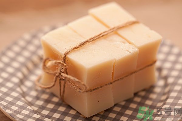 肥皂和沐浴露哪個好？肥皂和沐浴露的區(qū)別？