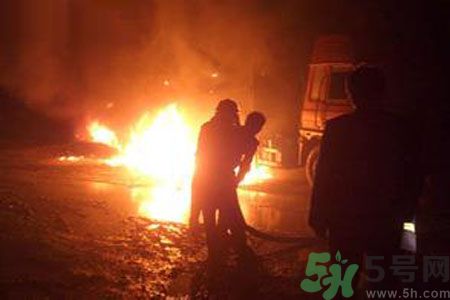 加油過滿汽車起火是怎么回事？汽車加油要注意什么？