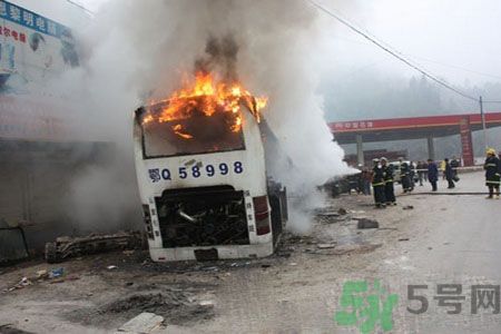 加油過滿汽車起火是怎么回事？汽車加油要注意什么？