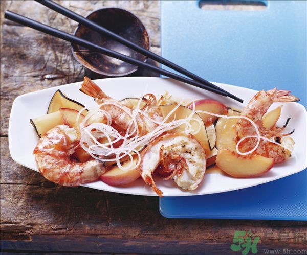 桃子海鮮可以一起吃嗎？桃子和海鮮一起吃好嗎？