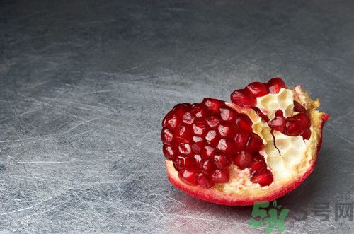 石榴泡醋的做法是什么?石榴泡醋的功效與作用 石榴泡醋的做法是什么?石榴泡醋的功效與作用