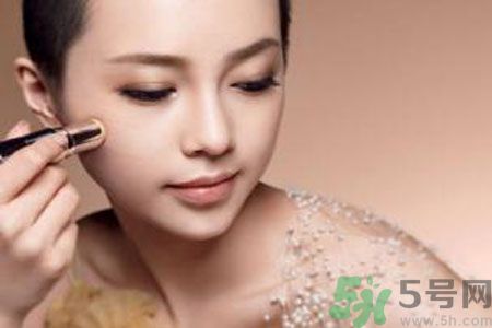 額頭出油是什么原因？額頭出油怎么辦？