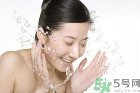 喝酒會導(dǎo)致皮膚出油嗎？皮膚出油喝酒好嗎？