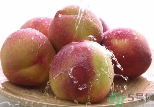 桃子吃多了容易便秘嗎？桃子吃多了會肚子疼嗎？