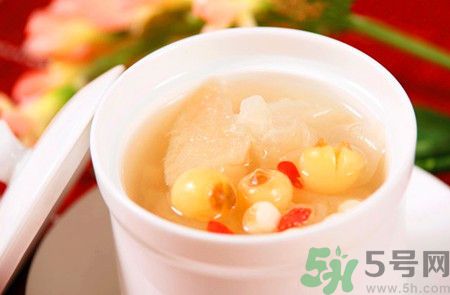 銀耳湯喝多了會發(fā)胖嗎?銀耳湯喝多了會怎么樣 銀耳湯喝多了會發(fā)胖嗎?銀耳湯喝多了會怎么樣