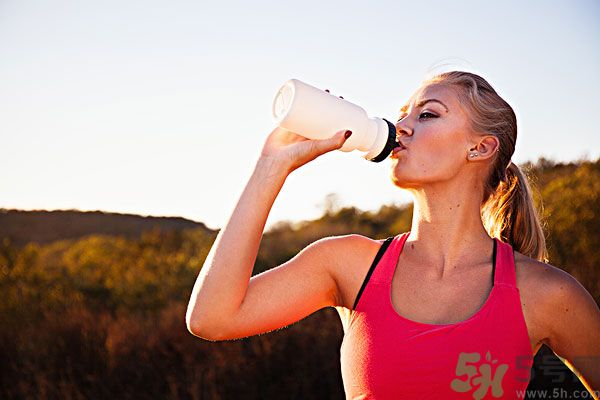 邊跑步邊喝豆?jié){可以嗎？跑步的時(shí)候喝豆?jié){好嗎？
