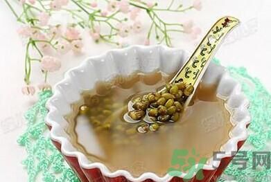 菊花晶能喝綠豆湯一起喝嗎？菊花晶和綠豆湯可以一起喝嗎？