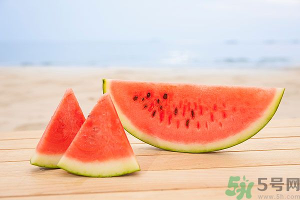 衣服上的西瓜汁怎么洗掉？怎么洗掉西瓜汁？