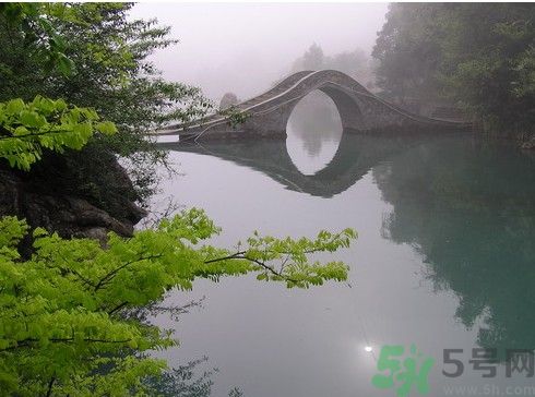 西安一高校多名學生嘔吐腹瀉原因是什么？多名學生嘔吐腹瀉是哪個學校？