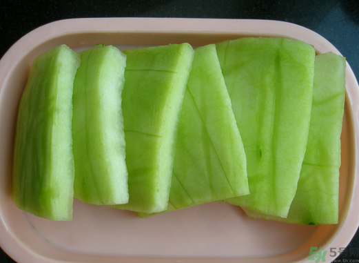 西瓜皮能敷臉嗎？怎么用西瓜皮敷臉？