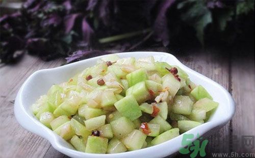 西瓜皮能敷臉嗎？怎么用西瓜皮敷臉？