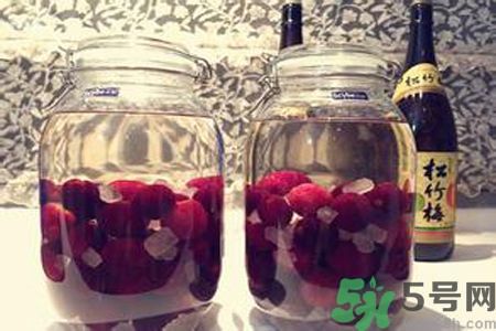 楊梅酒要泡多久？楊梅酒的保質(zhì)期是多久？